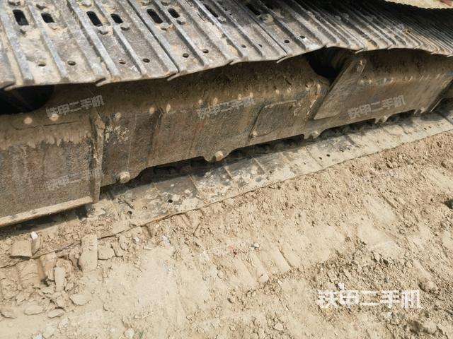 單側(cè)履帶整體(整機外觀) 單側(cè)履帶整體(整機外觀)