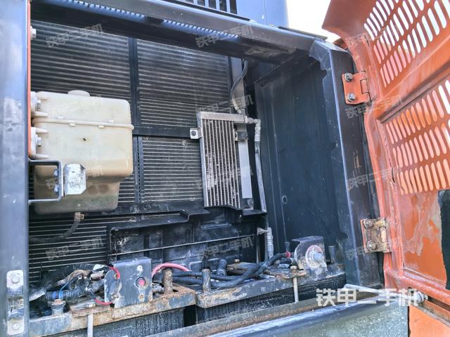 散熱器正面(大件艙室) 散熱器正面(大件艙室)