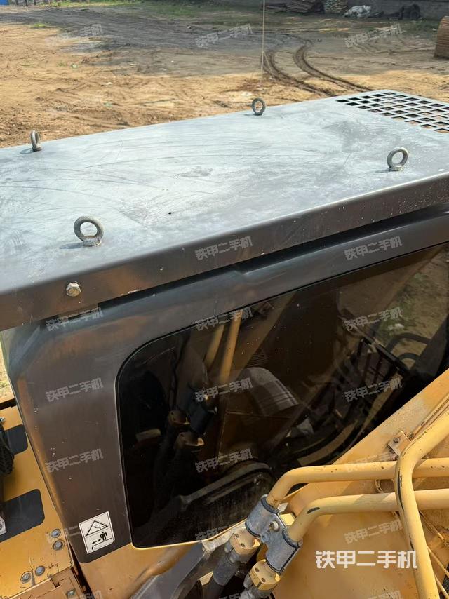 駕駛室頂部（整機外觀）