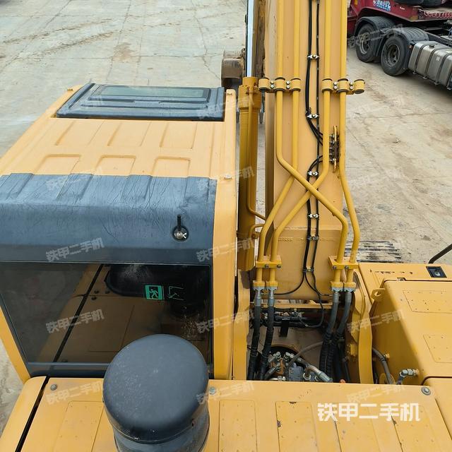 駕駛室頂部(整機外觀) 駕駛室頂部(整機外觀)