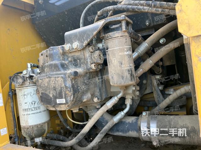 液压泵舱室正面整体(整机外观) 液压泵舱室正面整体(整机外观)