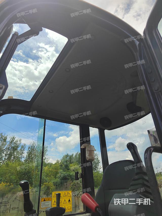 驾驶室顶部（整机外观）