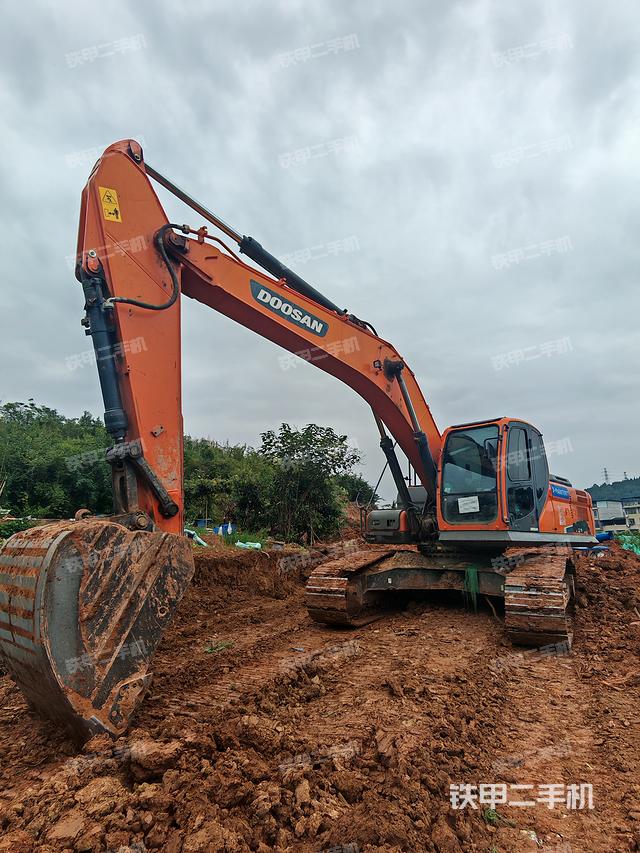 斗山DX260LC-9C挖掘机