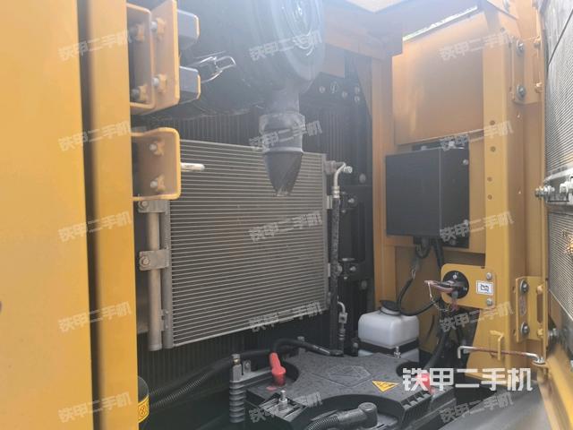 散熱器正面(大件艙室) 散熱器正面(大件艙室)