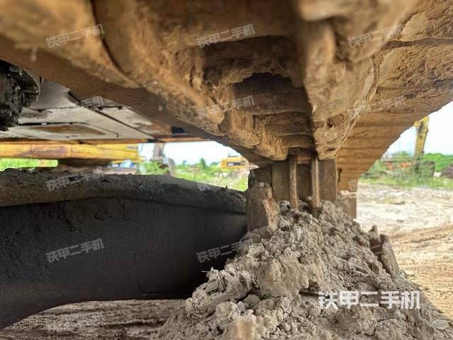 右侧行走马达盖板(行走机构) 右侧行走马达盖板(行走机构)