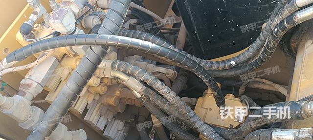 回转马达和主控阀（整机外观）