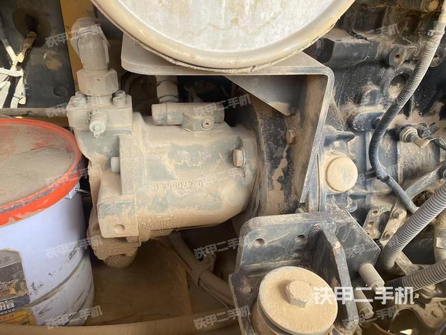 液壓泵艙室正面整體(整機(jī)外觀) 液壓泵艙室正面整體(整機(jī)外觀)