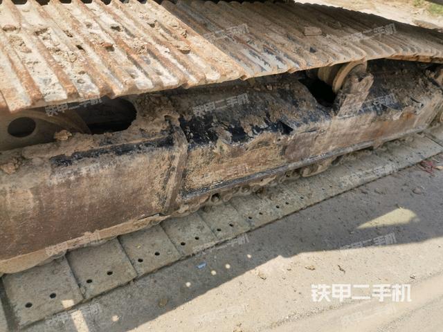 單側(cè)履帶整體(整機外觀) 單側(cè)履帶整體(整機外觀)