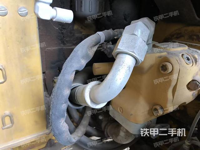 液压泵舱室正面整体(整机外观) 液压泵舱室正面整体(整机外观)
