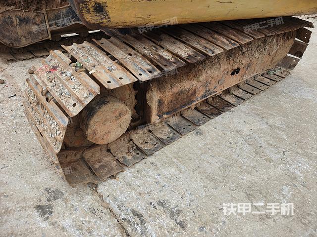 单侧履带整体(整机外观) 单侧履带整体(整机外观)