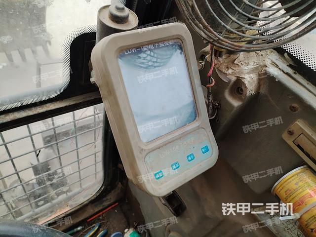 显示屏 (驾驶室部分) 显示屏 (驾驶室部分)