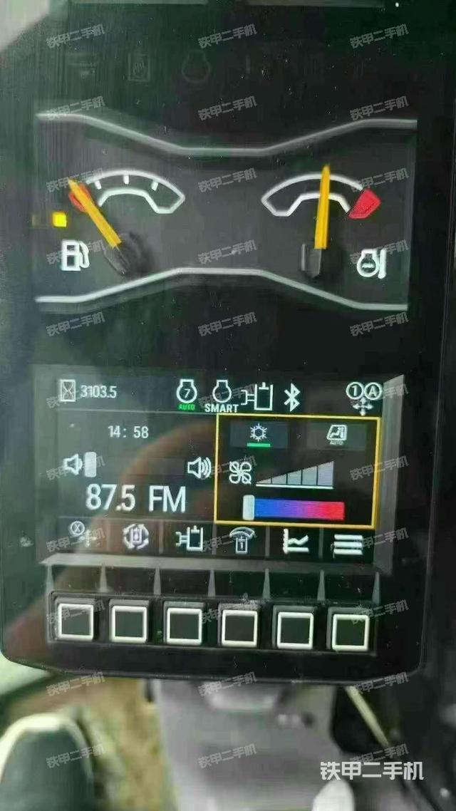 駕駛室整體(整機(jī)外觀) 駕駛室整體(整機(jī)外觀)