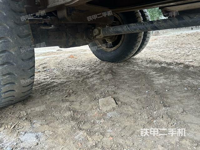 單側(cè)履帶整體(整機外觀) 單側(cè)履帶整體(整機外觀)