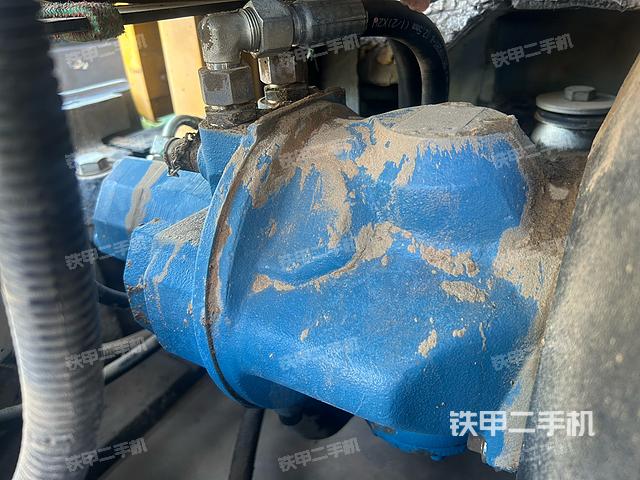 液压泵舱室正面整体(整机外观) 液压泵舱室正面整体(整机外观)