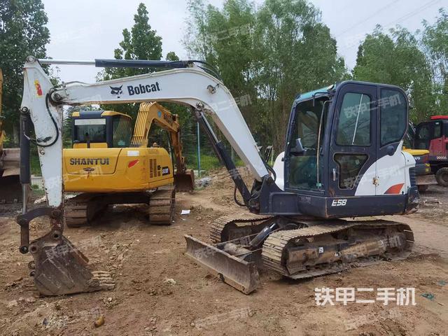 山貓E58挖掘機