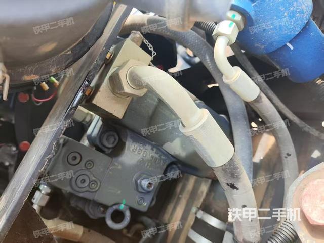 液压泵舱室正面整体(整机外观) 液压泵舱室正面整体(整机外观)