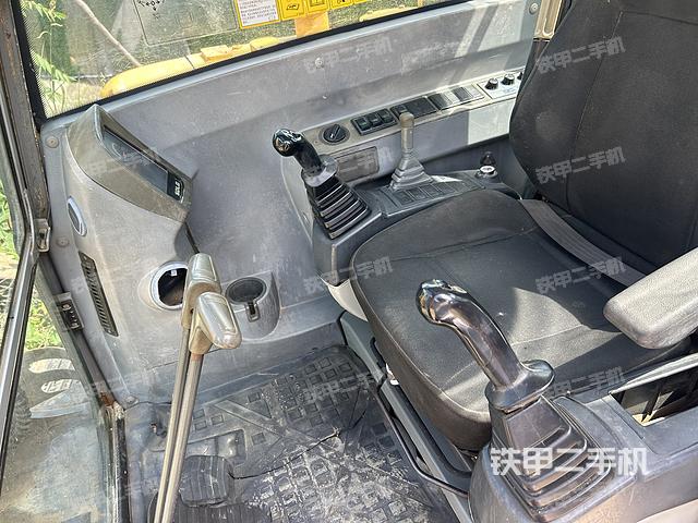 驾驶室整体(整机外观) 驾驶室整体(整机外观)