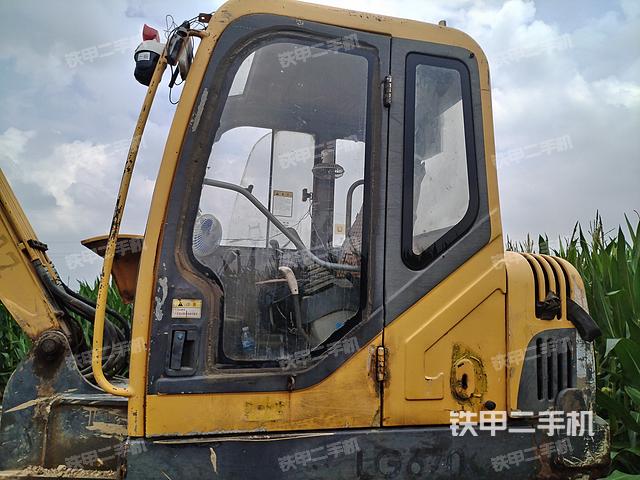 驾驶室整体(整机外观) 驾驶室整体(整机外观)
