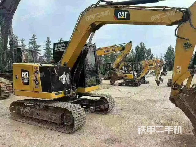 單側(cè)履帶整體(整機(jī)外觀) 單側(cè)履帶整體(整機(jī)外觀)