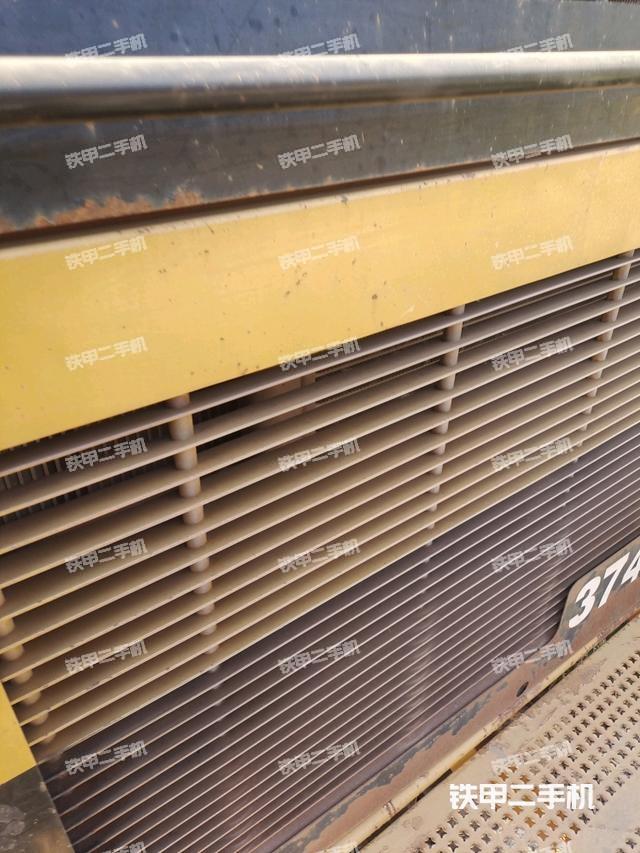 散熱器正面(大件艙室) 散熱器正面(大件艙室)