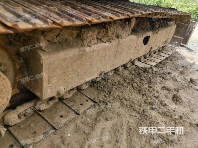 單側(cè)履帶整體(整機(jī)外觀) 單側(cè)履帶整體(整機(jī)外觀)