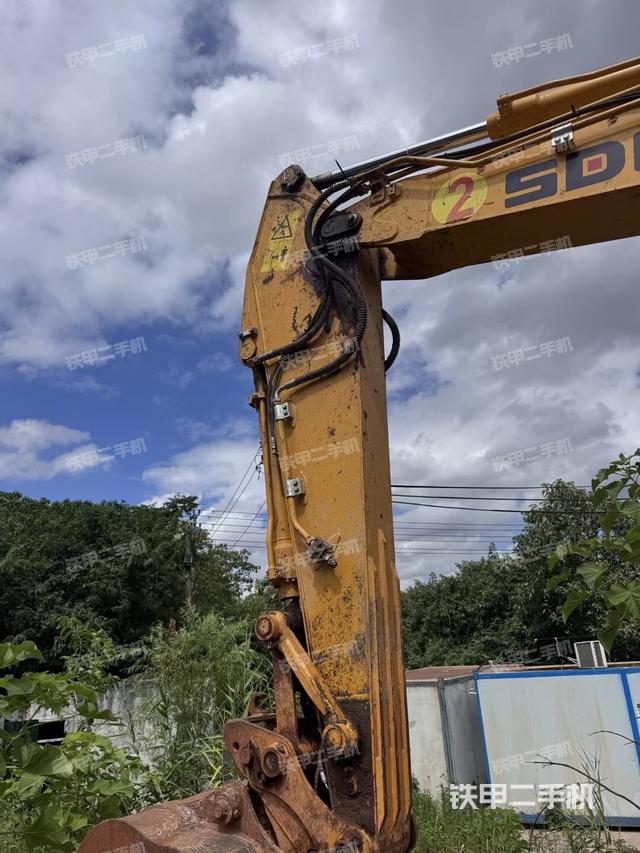 小臂整体左后(工作和回转装置) 小臂整体左后(工作和回转装置)