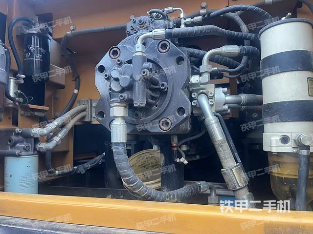 液壓泵艙室正面整體(整機外觀) 液壓泵艙室正面整體(整機外觀)