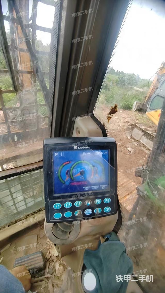 驾驶室整体（整机外观）