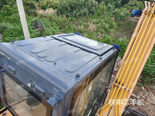 驾驶室顶部（整机外观）