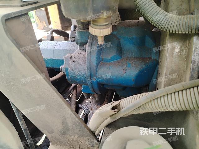液压泵舱室正面整体(整机外观) 液压泵舱室正面整体(整机外观)