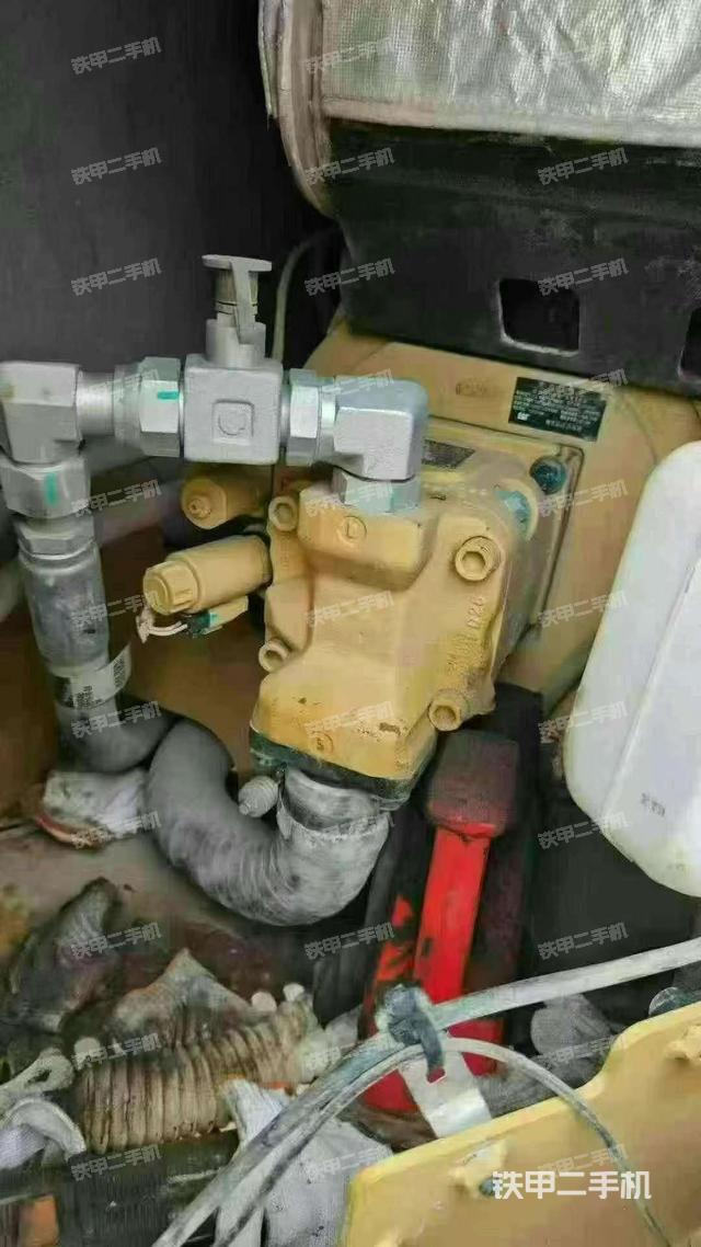 液壓泵艙室正面整體(整機(jī)外觀) 液壓泵艙室正面整體(整機(jī)外觀)