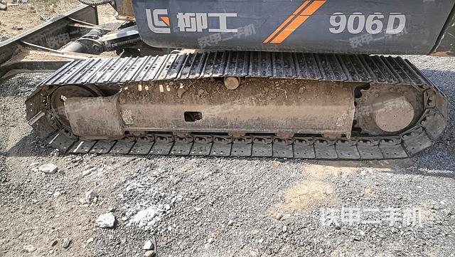 單側(cè)履帶整體(整機(jī)外觀) 單側(cè)履帶整體(整機(jī)外觀)