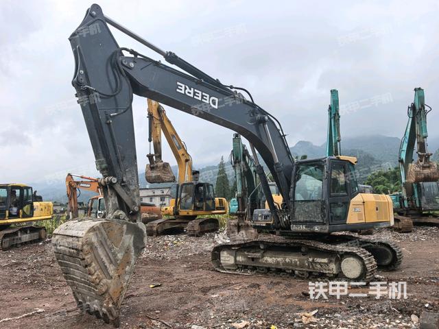 約翰迪爾E240LC挖掘機(jī)
