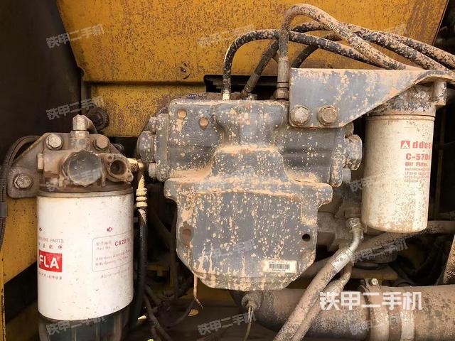 液壓泵艙室正面整體(整機外觀) 液壓泵艙室正面整體(整機外觀)