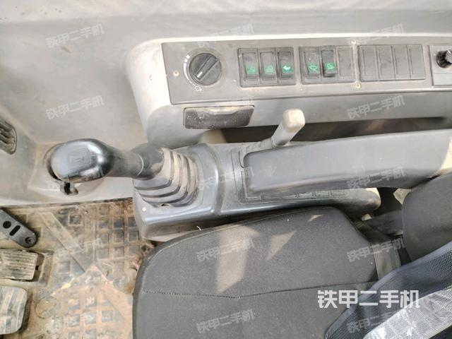 座椅右側(cè)控制臺/鑰匙門/油門/含右手柄(駕駛室部分) 座椅右側(cè)控制臺/鑰匙門/油門/含右手柄(駕駛室部分)