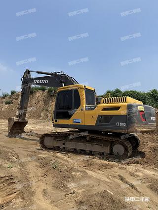 沃尔沃EC210D挖掘机实拍图片