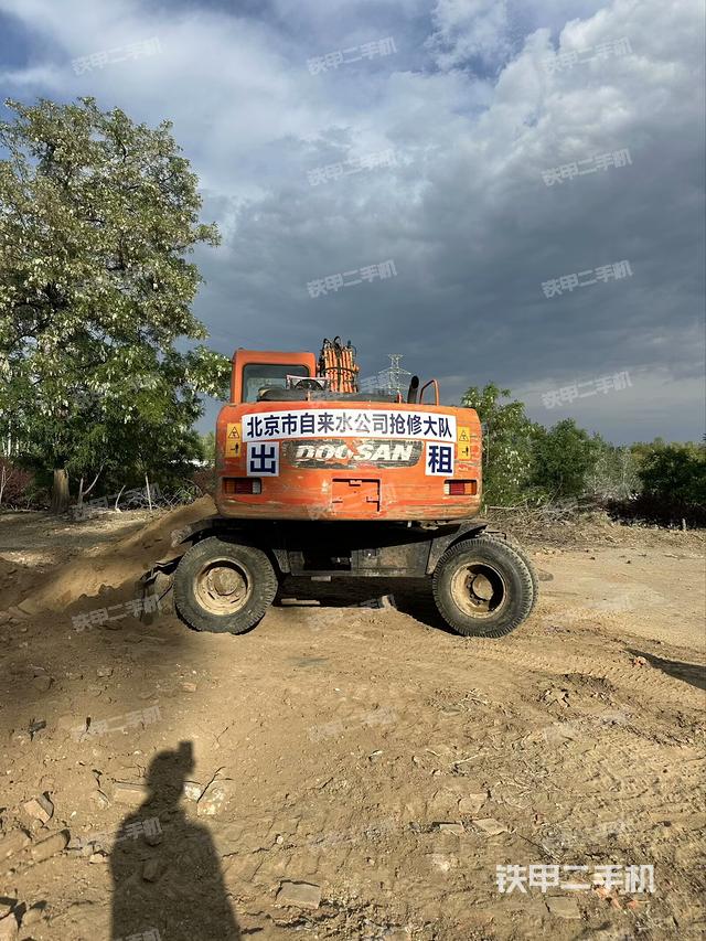 駕駛室頂部(整機外觀) 駕駛室頂部(整機外觀)