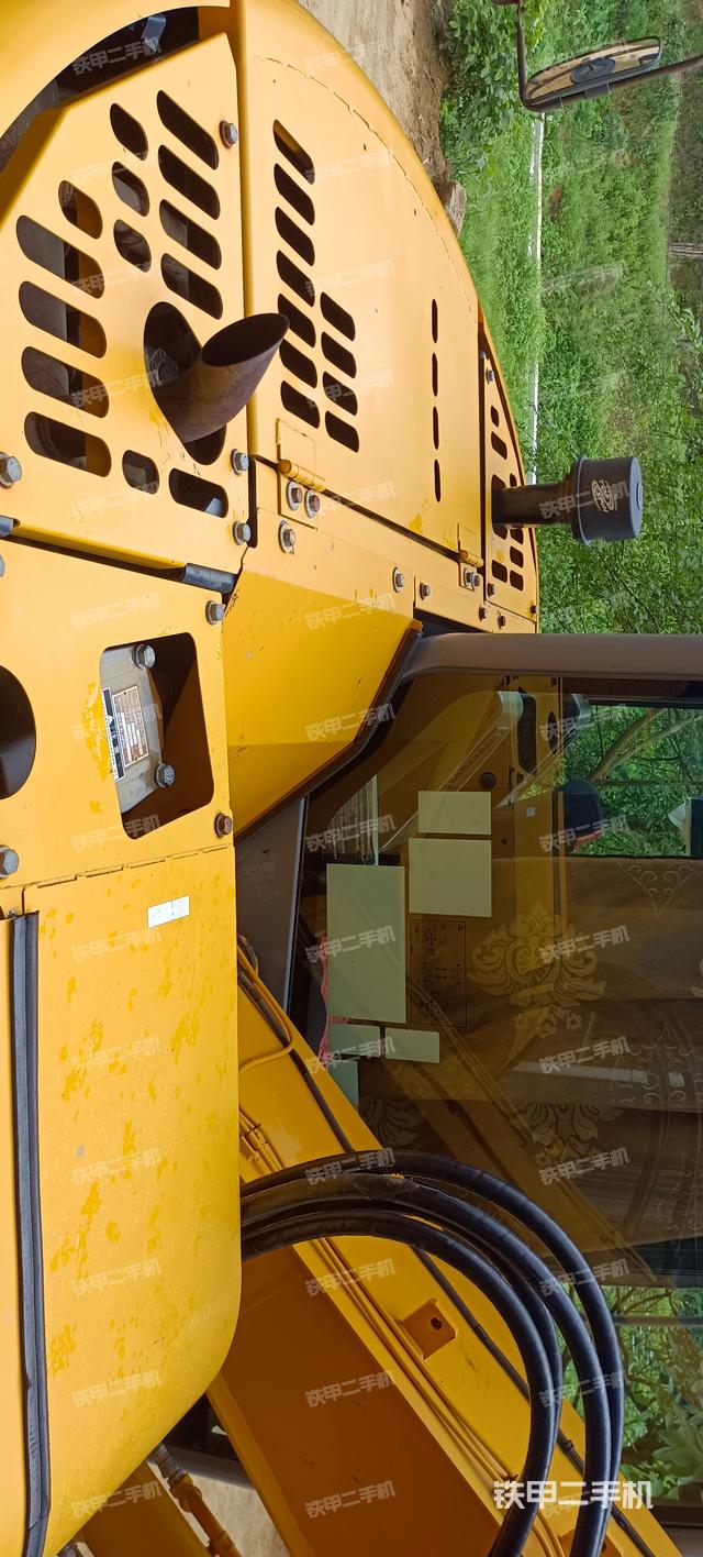 回转马达和主控阀（整机外观）