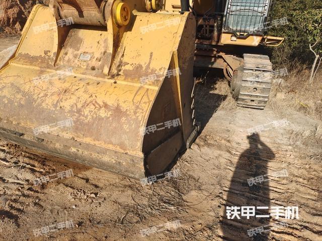 小臂整體左后(工作和回轉(zhuǎn)裝置) 小臂整體左后(工作和回轉(zhuǎn)裝置)