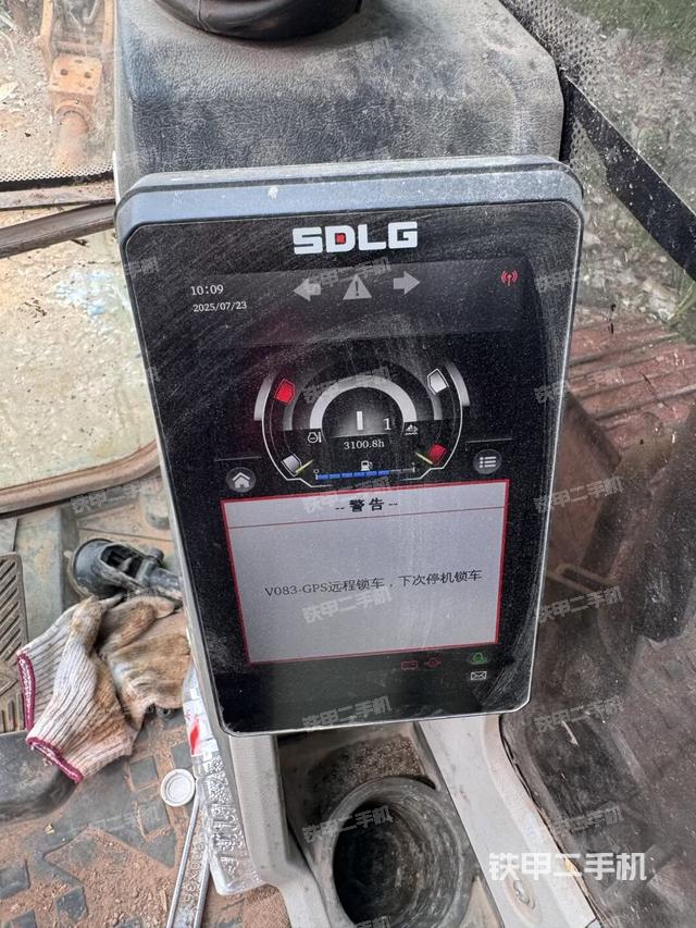 显示屏 (驾驶室部分) 显示屏 (驾驶室部分)