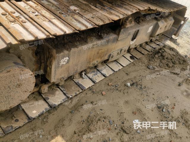 单侧履带整体(整机外观) 单侧履带整体(整机外观)