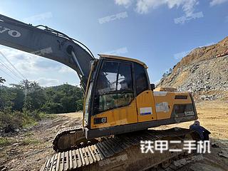 沃尔沃EC220D挖掘机实拍图片