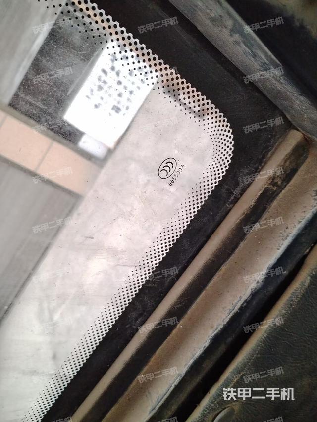 后窗玻璃角标(驾驶室部分) 后窗玻璃角标(驾驶室部分)