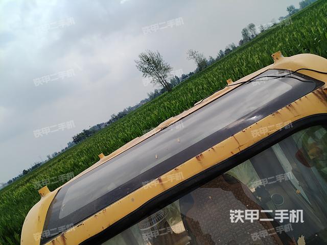 驾驶室顶部(整机外观) 驾驶室顶部(整机外观)