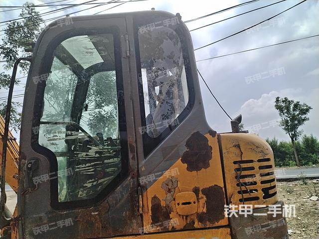 驾驶室整体(整机外观) 驾驶室整体(整机外观)