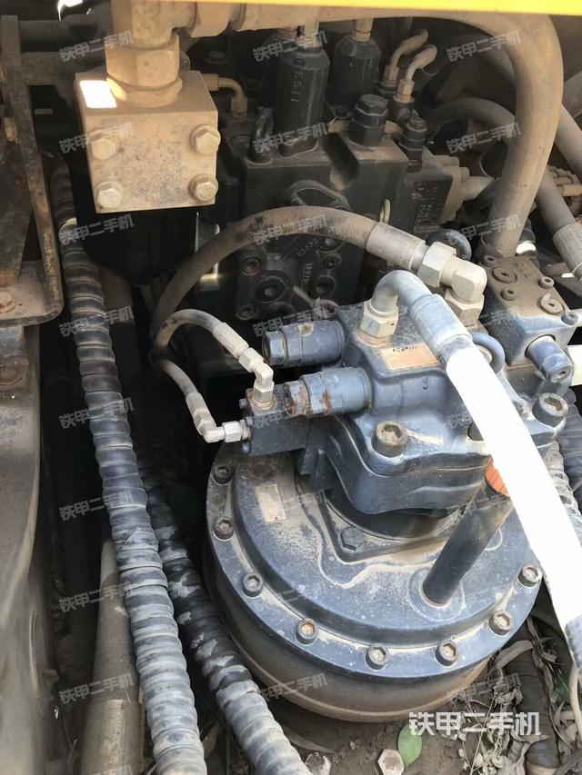 回转马达和主控阀（整机外观）