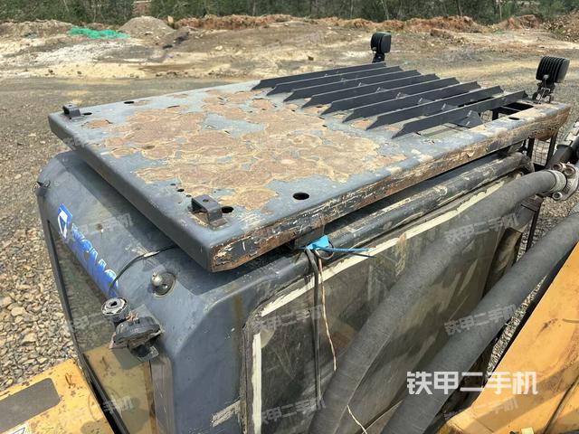 駕駛室頂部(整機外觀) 駕駛室頂部(整機外觀)