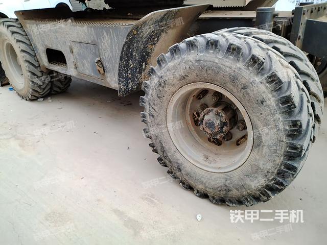 右侧履带整体 (行走机构) 右侧履带整体 (行走机构)