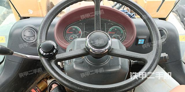 駕駛室操作臺(tái)(整機(jī)外觀及大件) 駕駛室操作臺(tái)(整機(jī)外觀及大件)