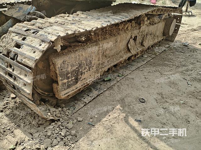 单侧履带整体(整机外观) 单侧履带整体(整机外观)
